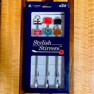 Stirs for cocktails, cold or hot drinks